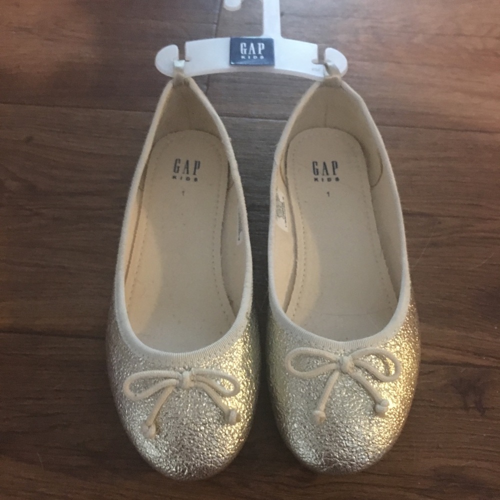 Kids GAP gold ballet flats NWT ✨